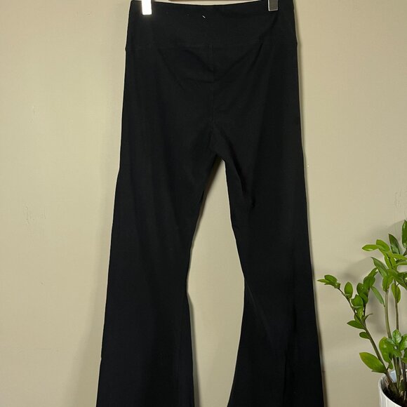 Hollister Ultra High-Rise Black Flare Leggings Size L - Picture 3 of 5